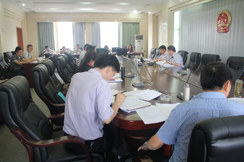 政府領(lǐng)導(dǎo)、企業(yè)代表參加了崇禮新城投資合作協(xié)議討論會(huì)(圖2)